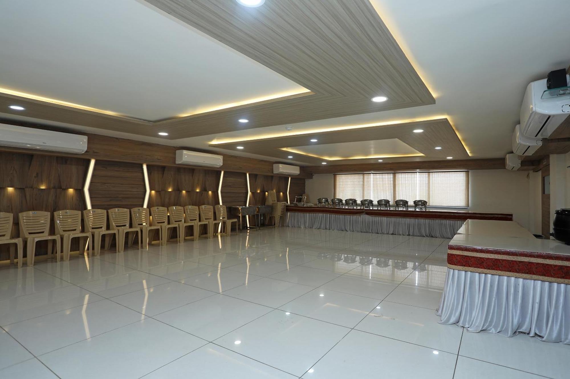 Super Hotel O Taste Of Temple Bhopal Eksteriør billede