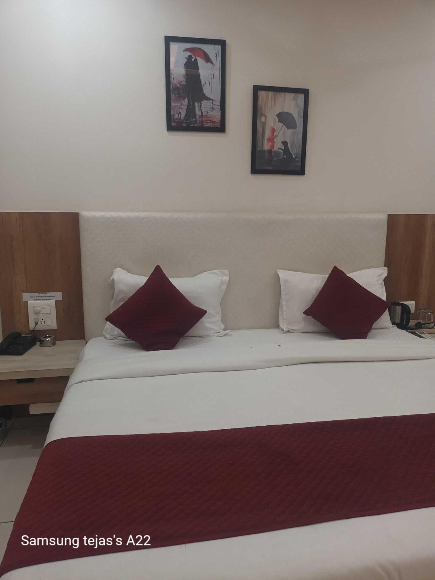 Super Hotel O Taste Of Temple Bhopal Eksteriør billede