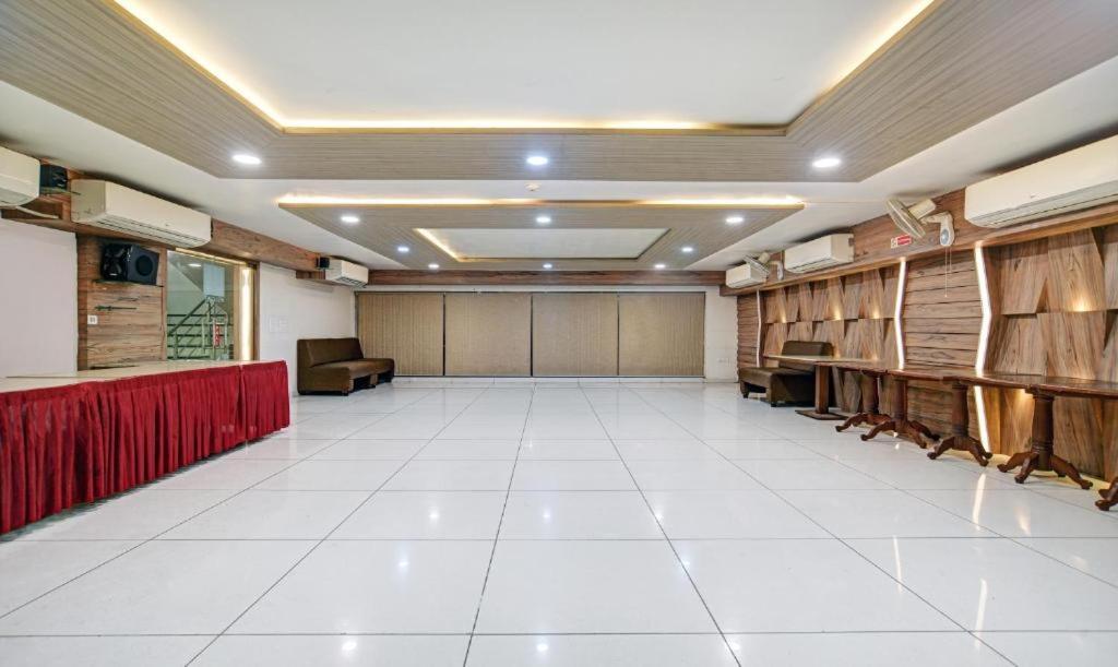 Super Hotel O Taste Of Temple Bhopal Eksteriør billede