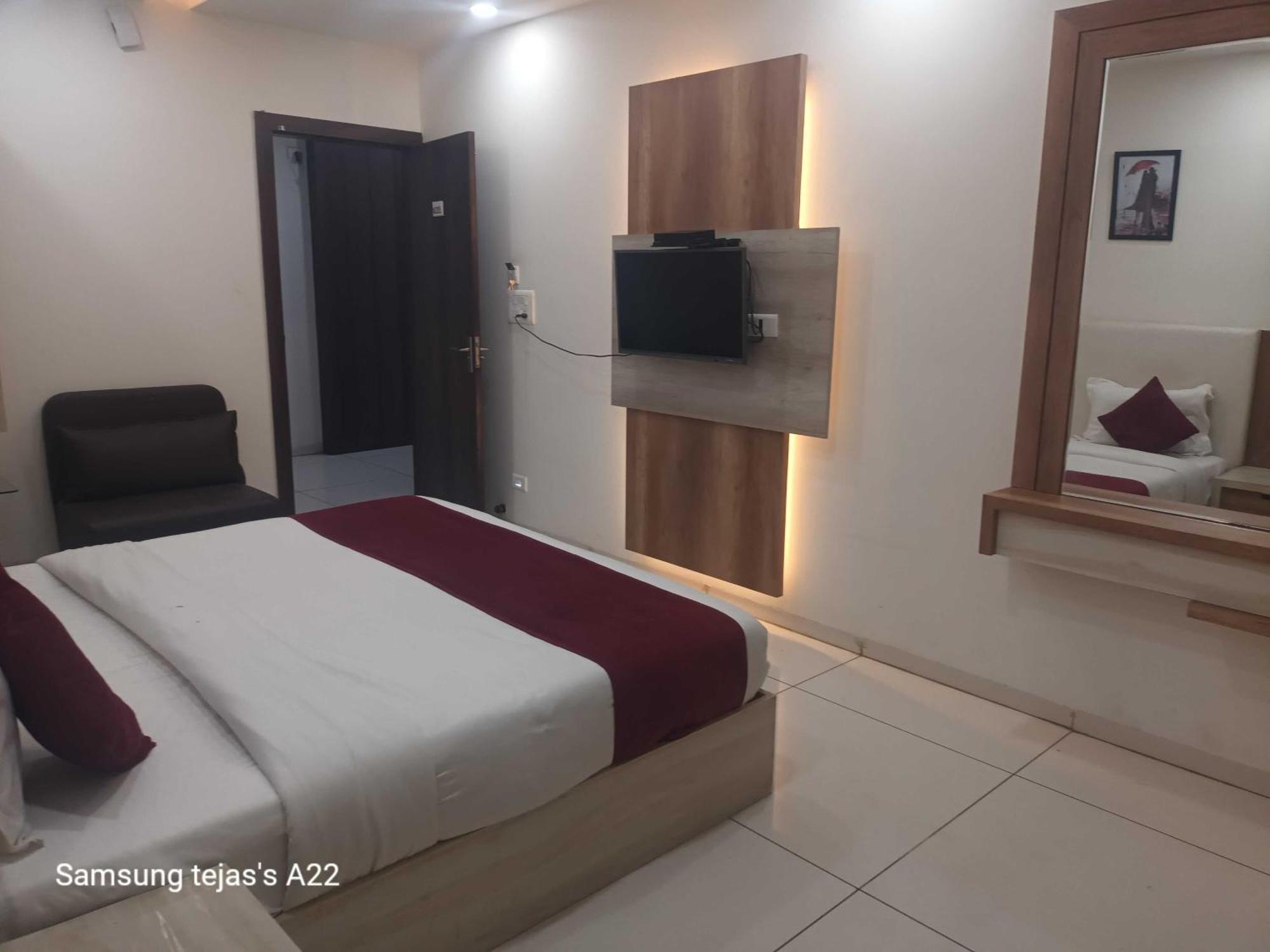 Super Hotel O Taste Of Temple Bhopal Eksteriør billede
